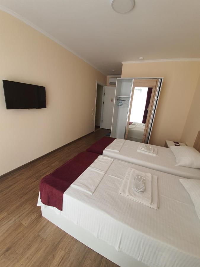 Blossom Hotel Batumi Exteriör bild
