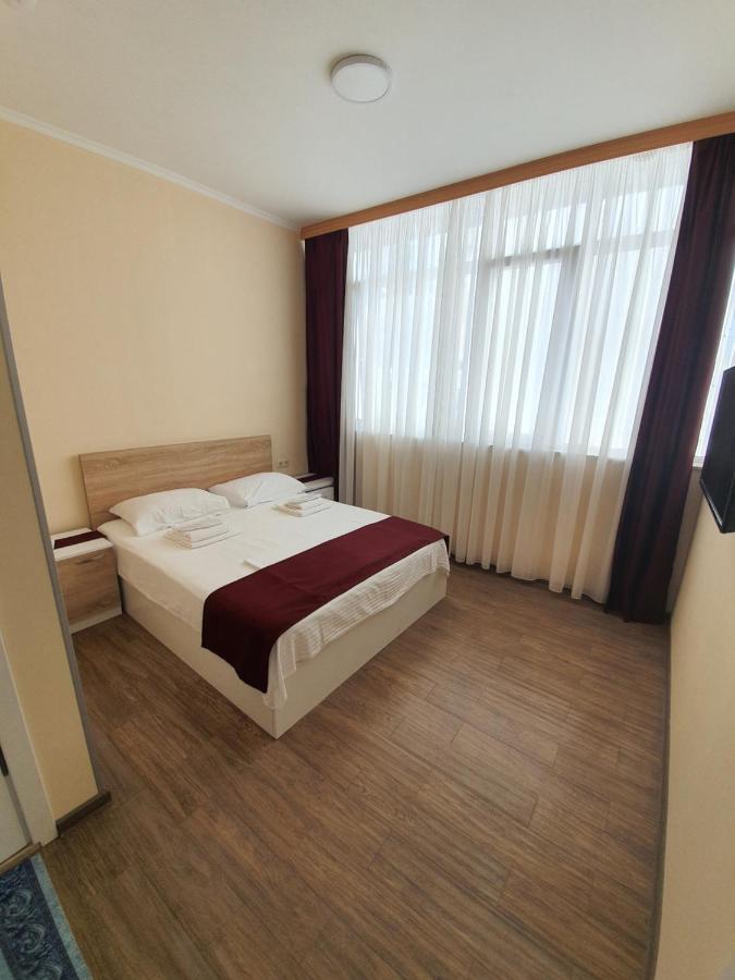 Blossom Hotel Batumi Exteriör bild