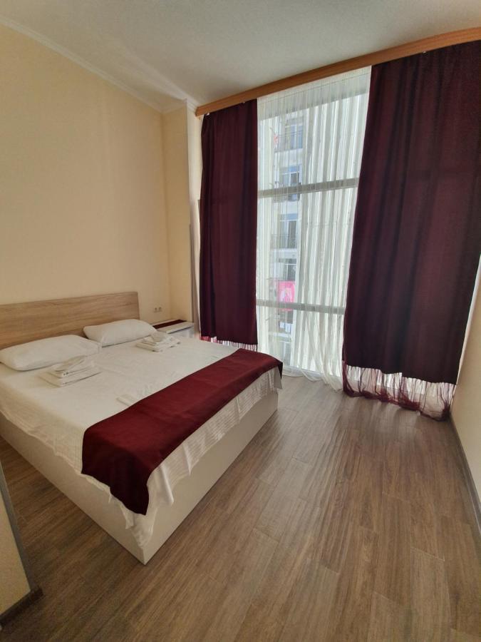 Blossom Hotel Batumi Exteriör bild