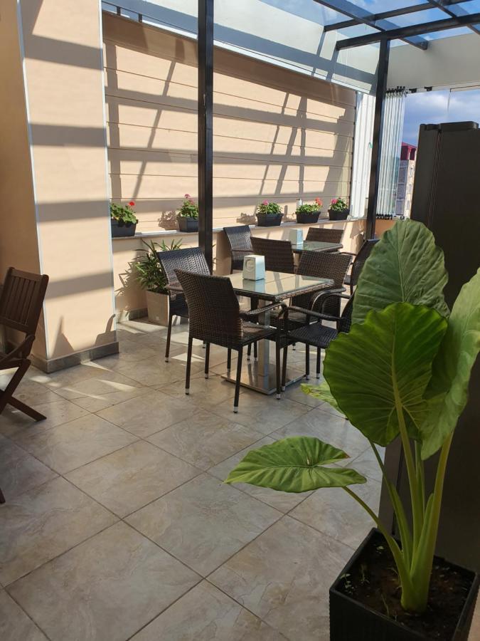 Blossom Hotel Batumi Exteriör bild